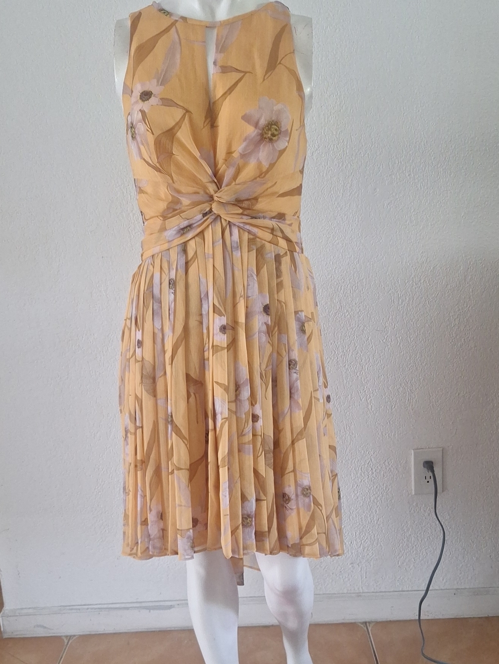 Designer GorgeousTed BakerYellow Floral Cocktail Twist-Front Midi Dress Sz 3 - 4